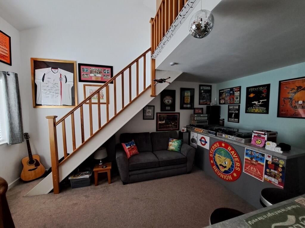 BEDROOM 5 / STUDY