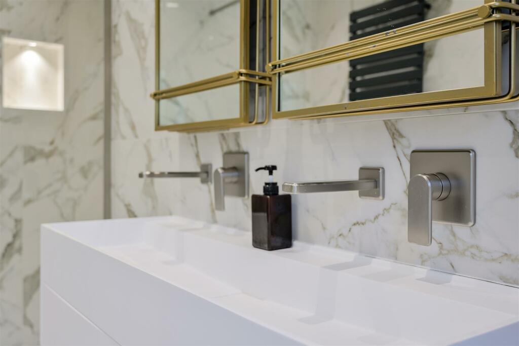 CUNLIFFE CLOSE, 1  (3).jpg