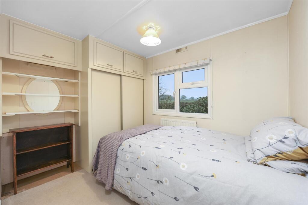 Bed2.JPG