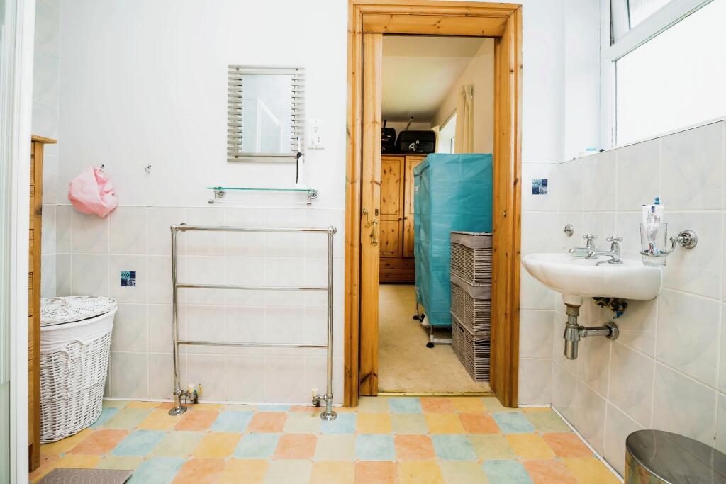 Jack &amp; Jill Bathroom
