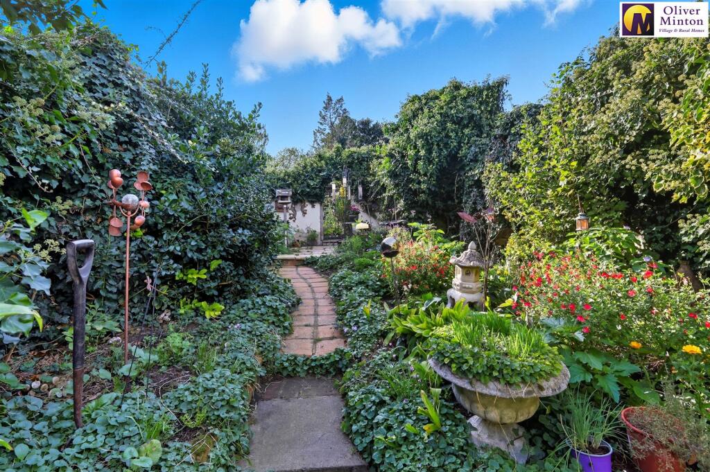 Further Garden leading to Woodland/Garden Land.