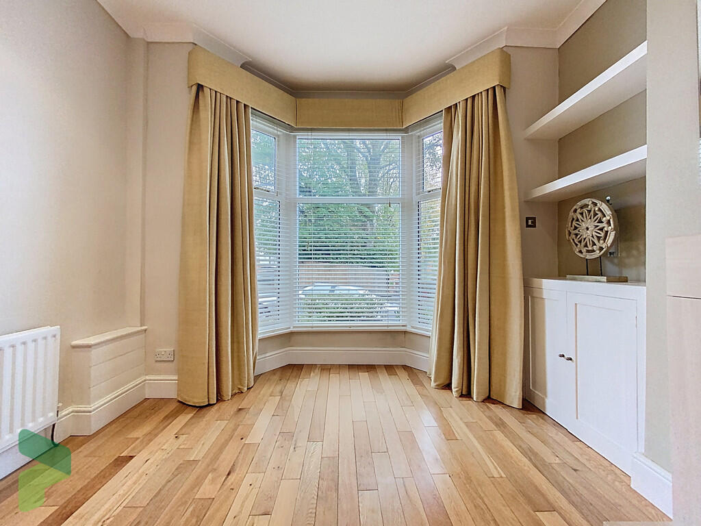 Sitting Room Bay ...