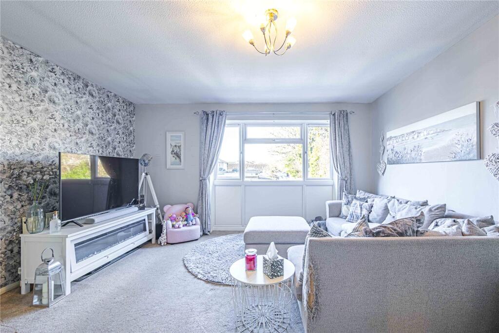 Plewes Close, Kensworth, Central Bedfordshire, LU6