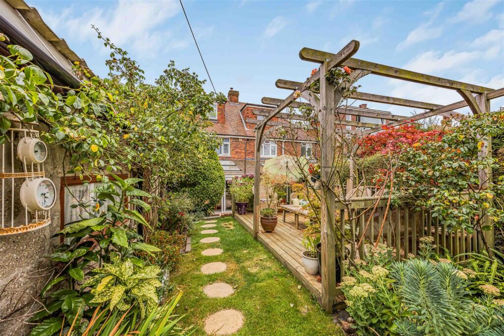 59 Woodfield Avenue, Drayton-Small-PorticoMarketin