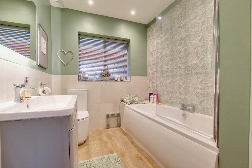 BATHROOM/W.C.