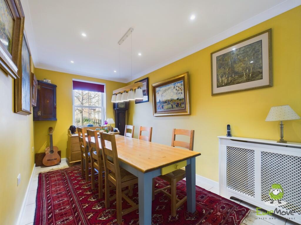 CAM03778G0-PR0142-STILL009