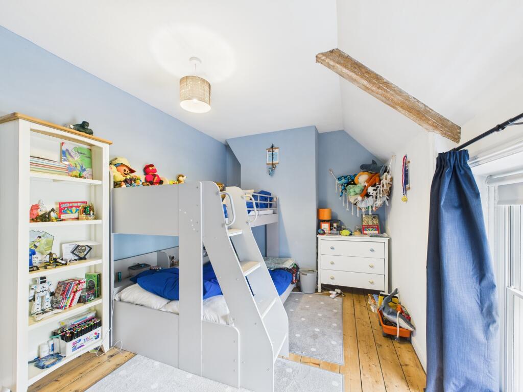 Bedroom 1.jpg