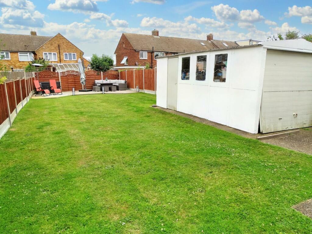 LARGE REAR GARDEN