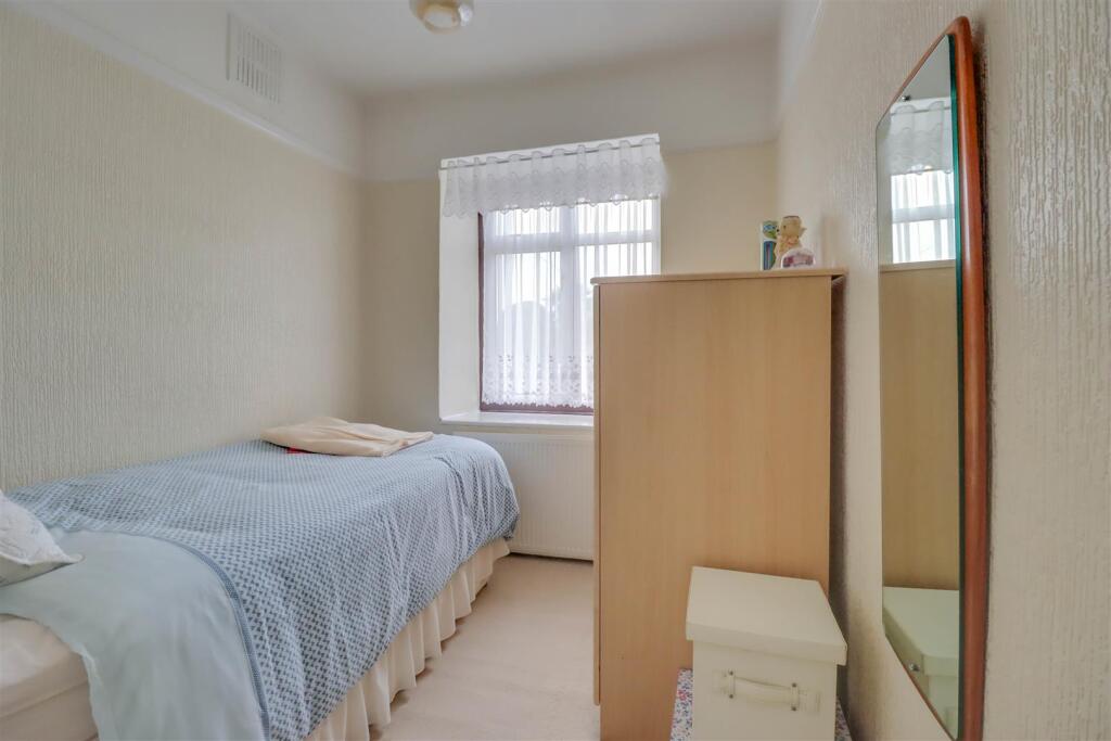 52 RUNWELL ROAD INSIDE-3.jpg