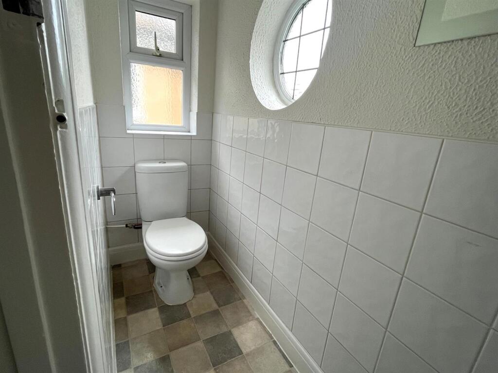 Toilet.jpg
