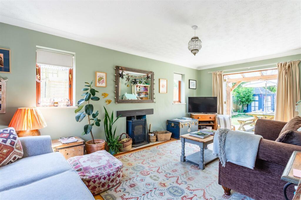 Living Room1.jpg