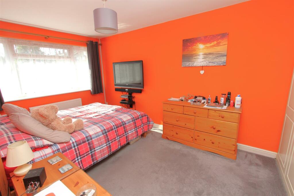 Bedroom 1.JPG