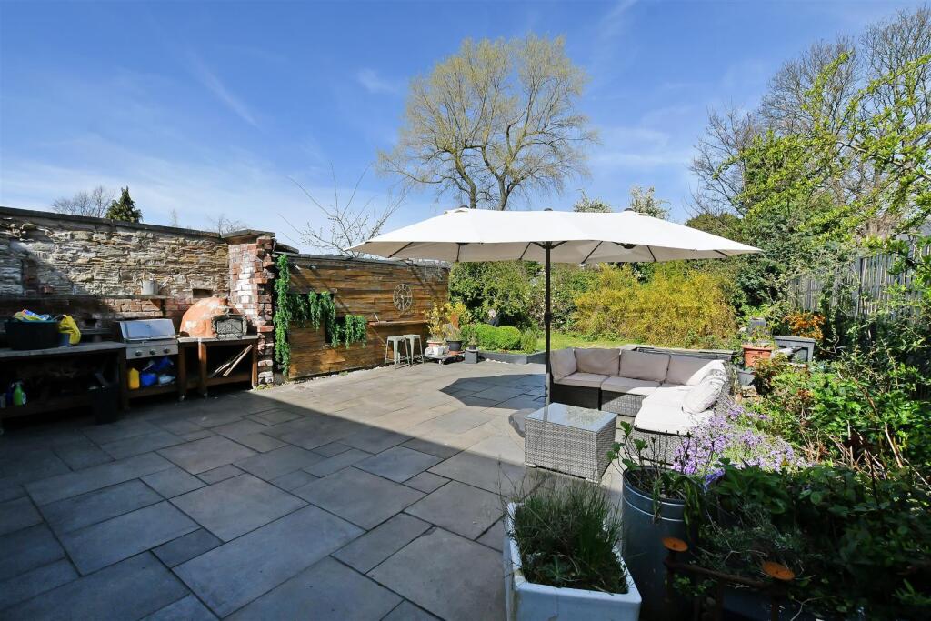 Patio entertaining area