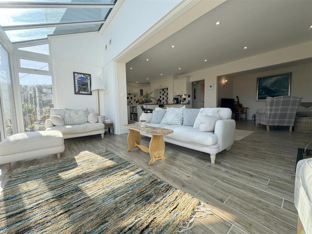 Conservatory to Lounge