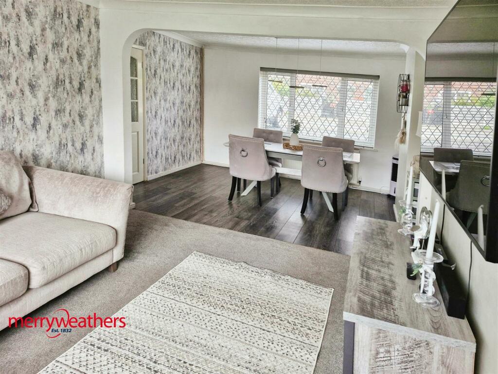 Lounge/ Dining Room