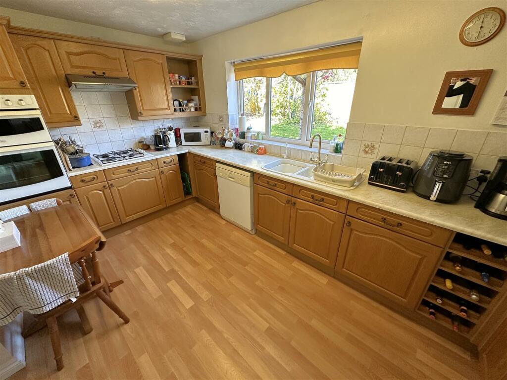 Kitchen / Breakfast Room