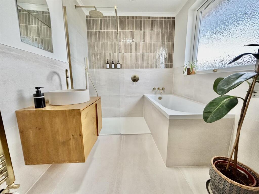 Bathroom/Shower Room W/C