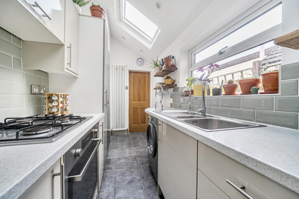 1396218-11-695d2a...