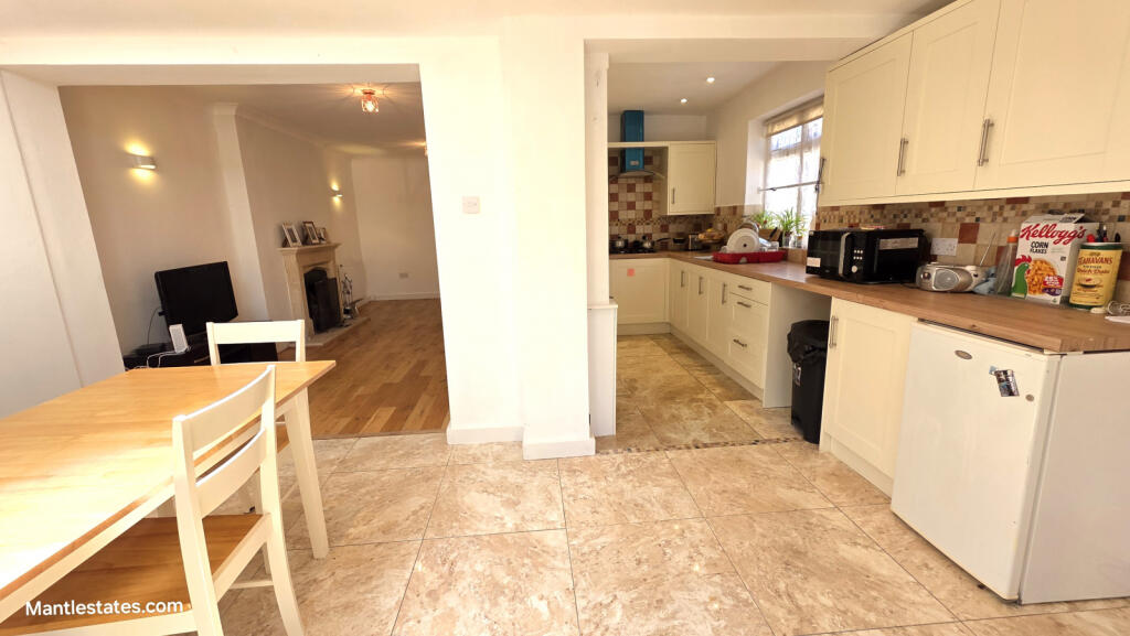 KITCHEN / DINER