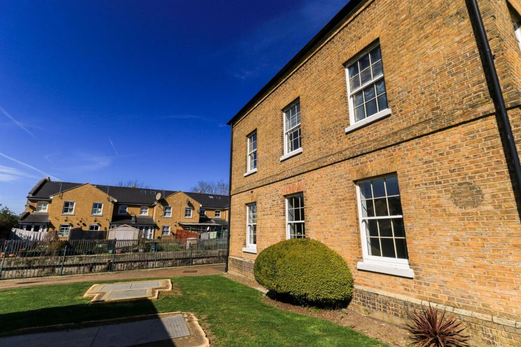 Flat 1 James Lee Square-2.jpg