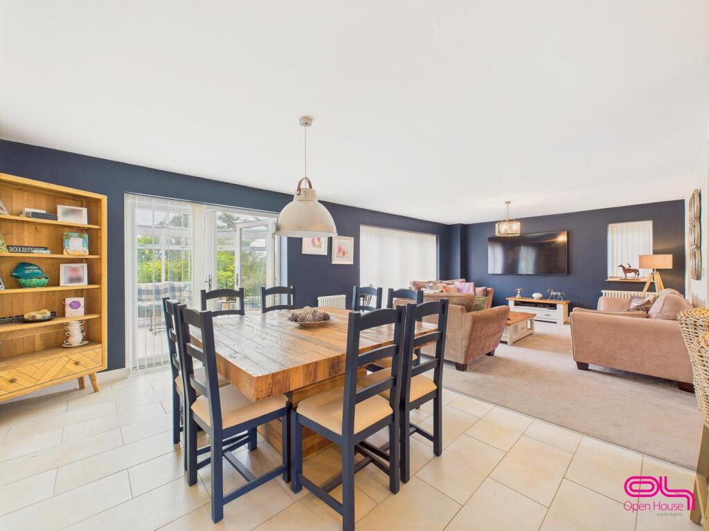 Open Plan Lounge Diner
