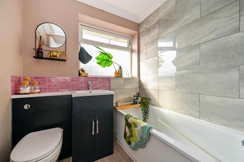 Bath Room.jpg