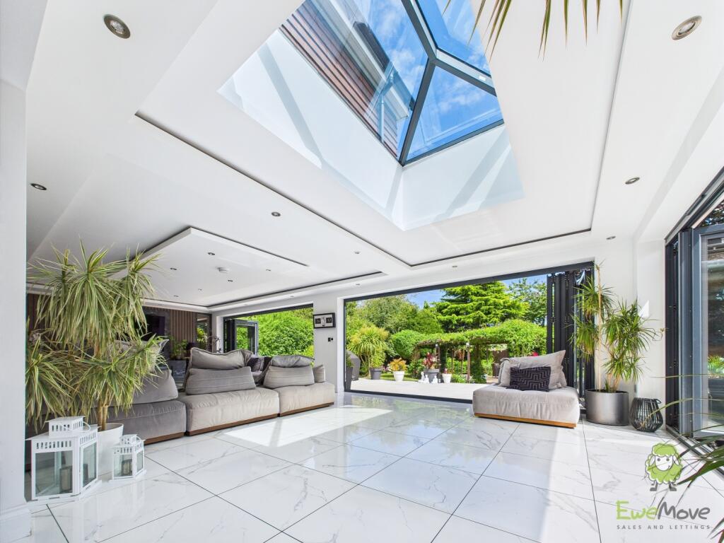 CAM01543G0-PR0141-STILL070