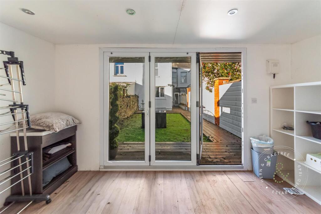 Dogo-Street-Ground-Floor-Flat-27.jpg