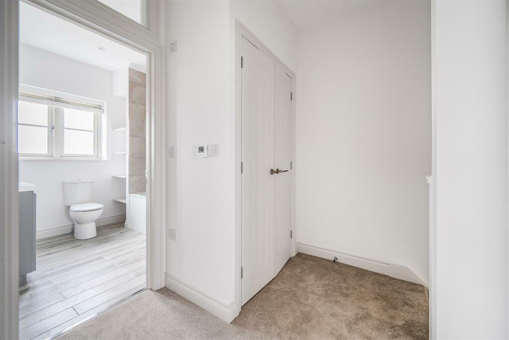 Robin's Nest, Greenway