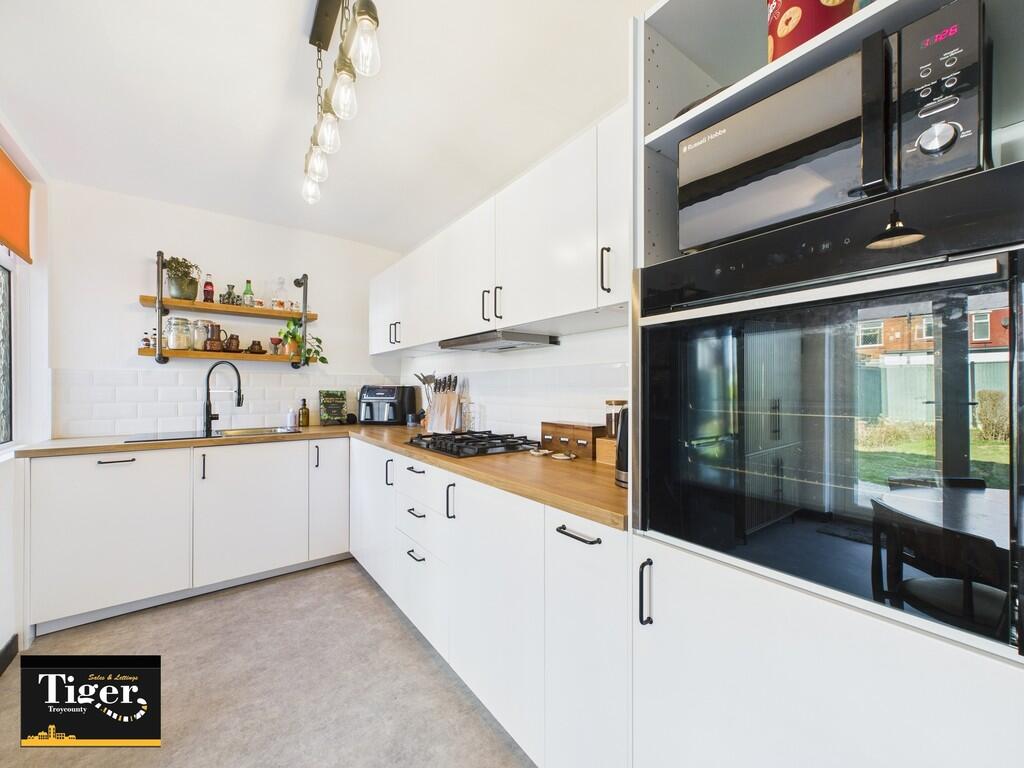 CAM02176G0-PR0518...