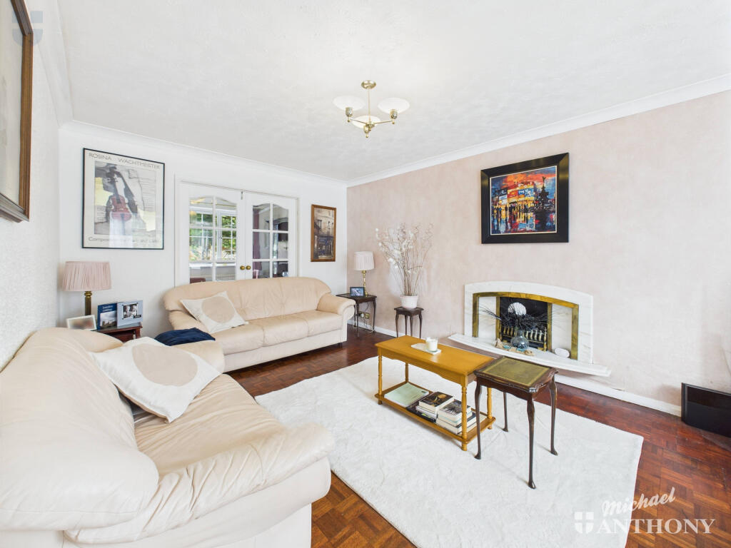 CAM03852G0-PR0377-STILL024