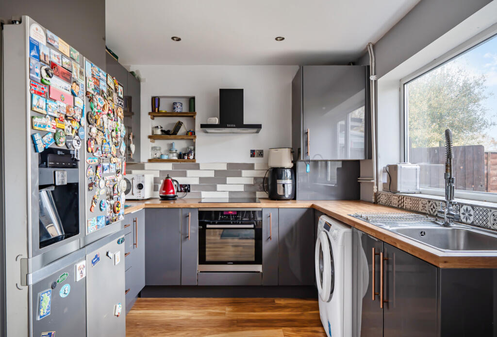 1374619-23-690b77...