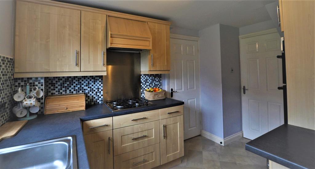 Kitchen2.JPG