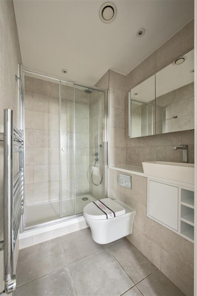 Station Approach, E17