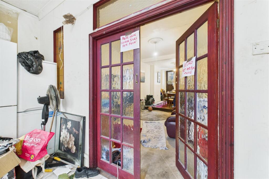 12 Bell Hill Road, St George, Bristol BS5 7LJ | Fr