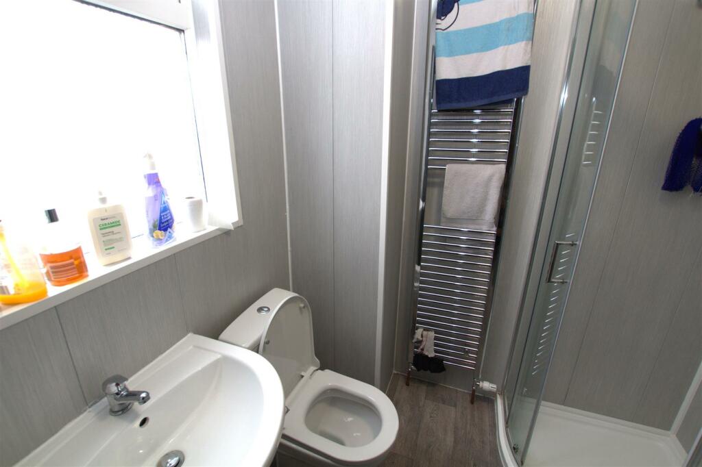 r4 ensuite .jpg