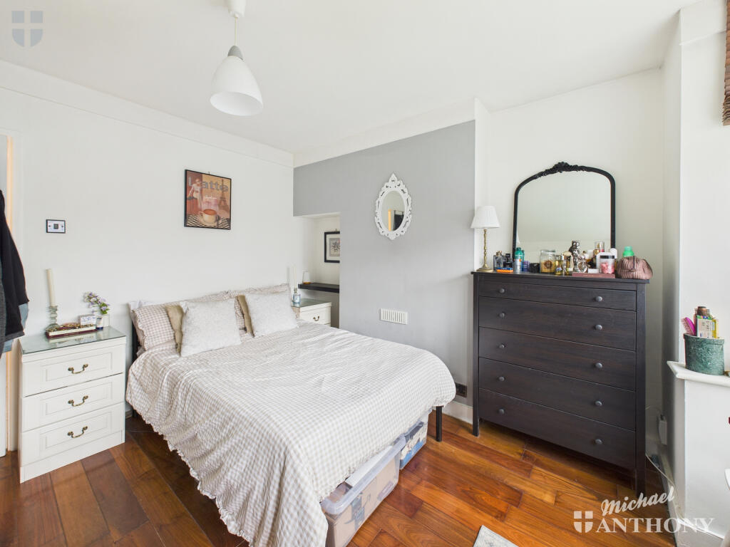 CAM03852G0-PR0501-STILL010