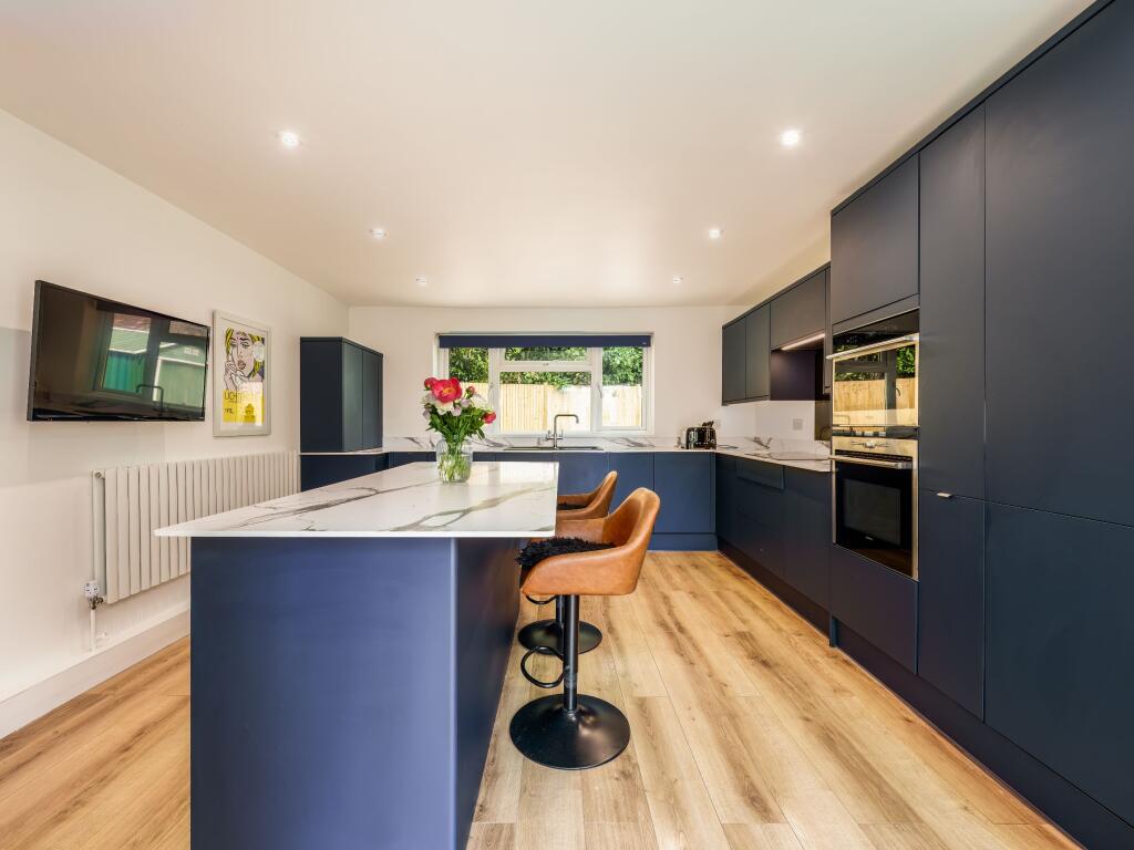 Kitchen/Breakfast Room (view a)