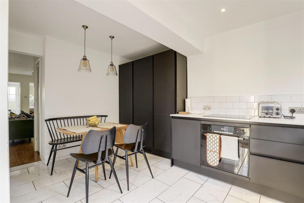 L-QswyGvSEGfycjR8y1D-A copy.jpg