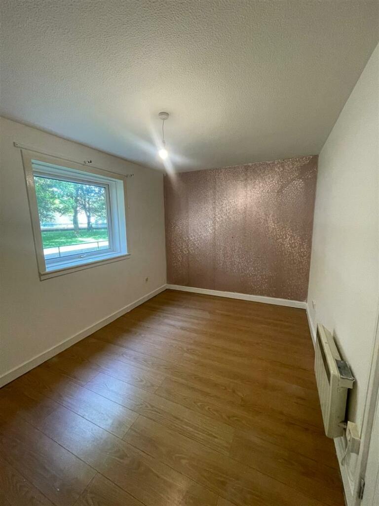 12 Ferryden Court Bedroom3.jpg