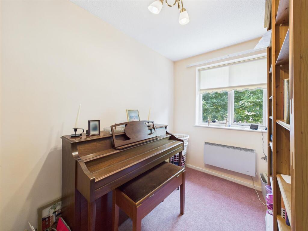 Bedroom: