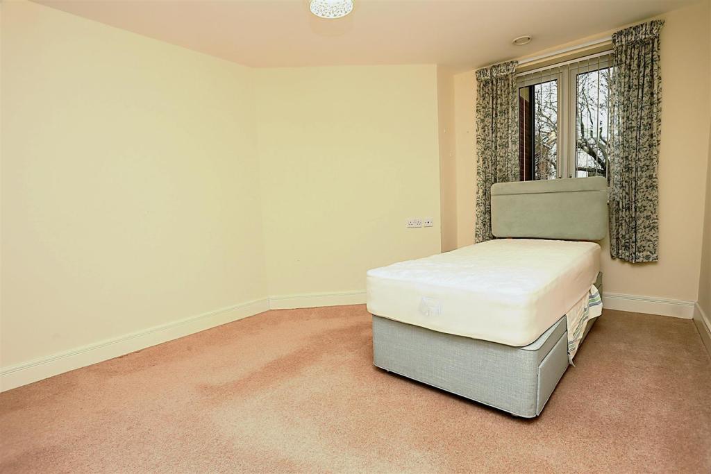 Bedroom .jpg