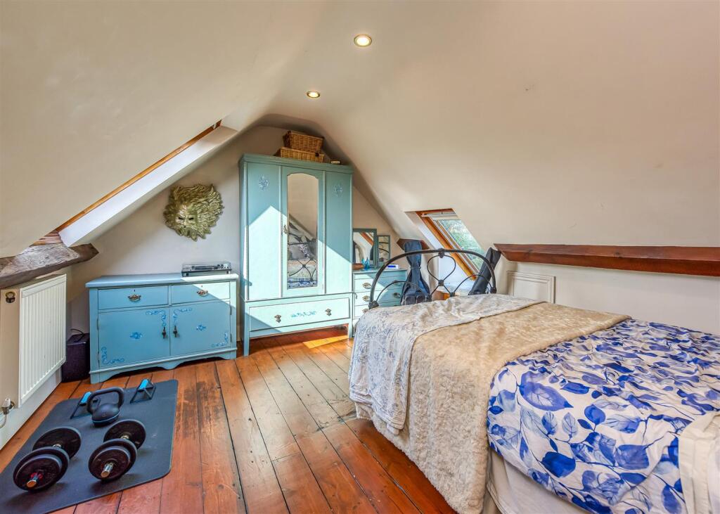 31 The Avenue-Bedroom 3.jpg