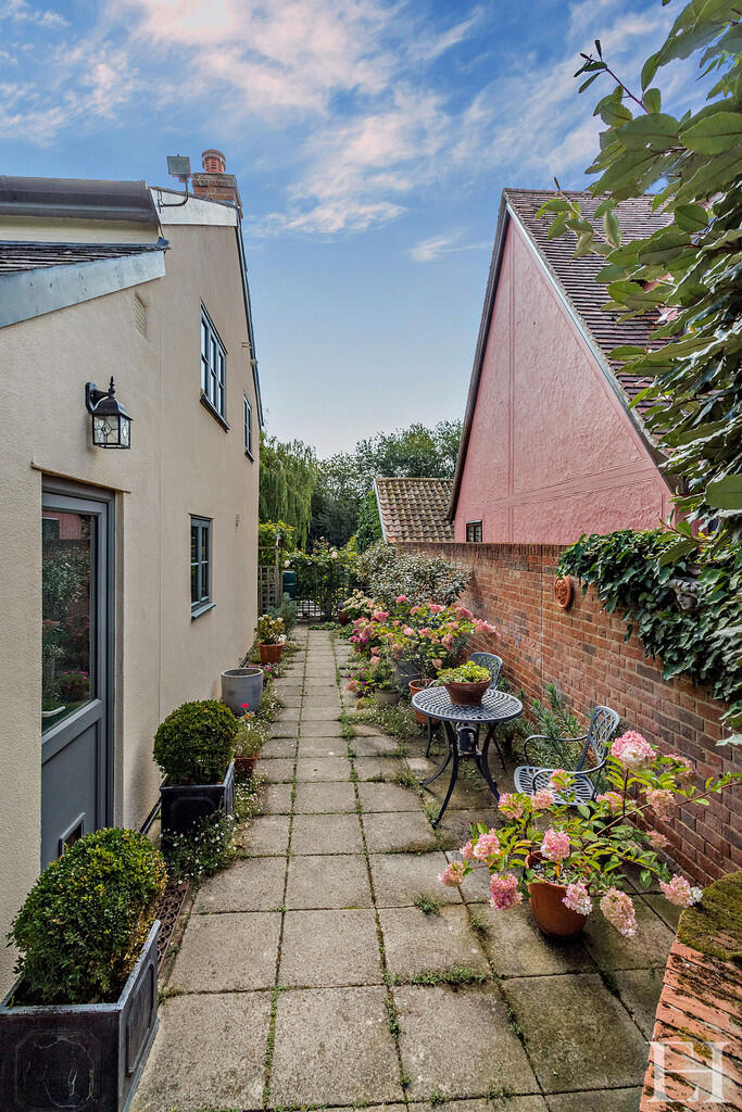 8658864-exteriorW...