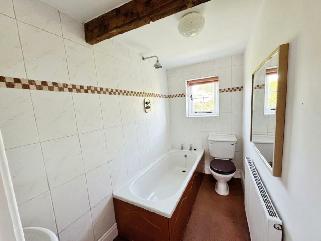 296e7e81-Bathroom.jpg