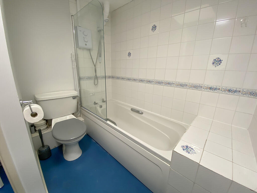 4.3 128 bathroom