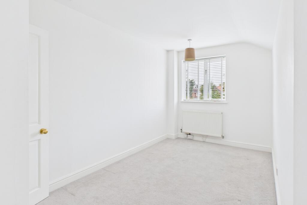 CAM02519G0-PR0348-STILL015