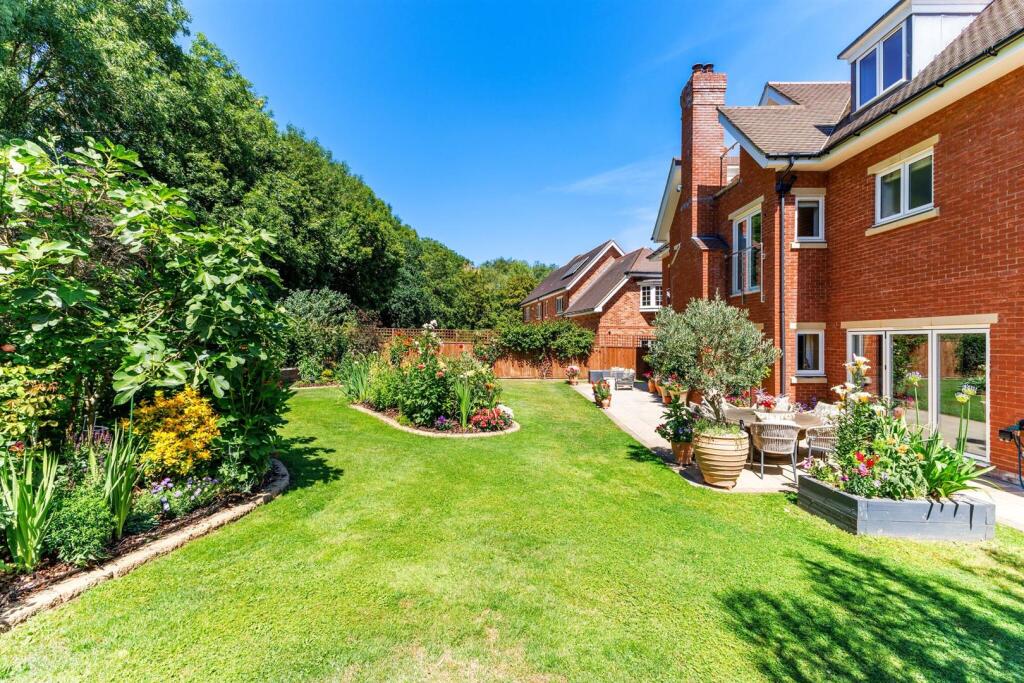 95258_8 Montague Park Winkfield (15)_low.jpg