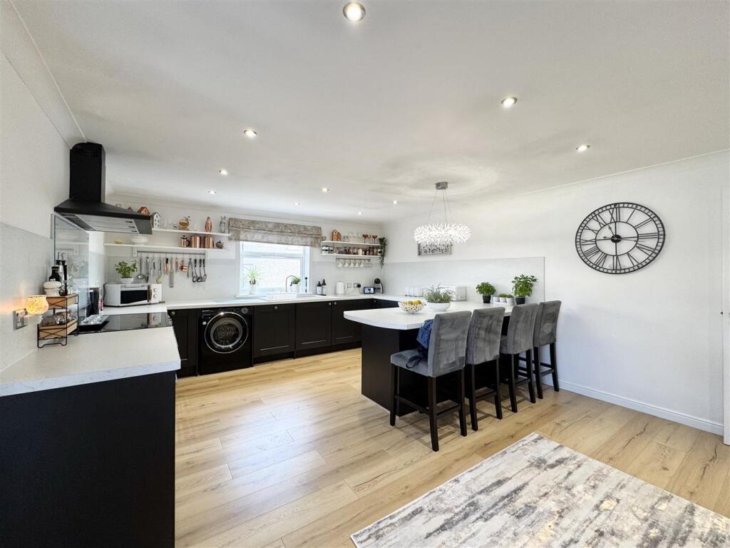 Kitchen/Dining