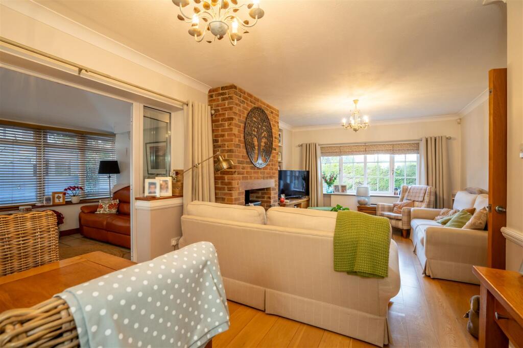 Dining Area to Lounge.jpg